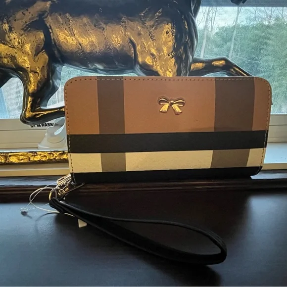 Plaid wristlet with Bow Accent - Picture 1 of 4
